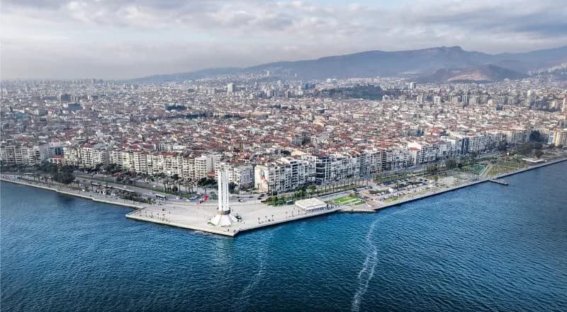 Karşıyaka Evden Eve Nakliyat Araç ve Asansör Filosu